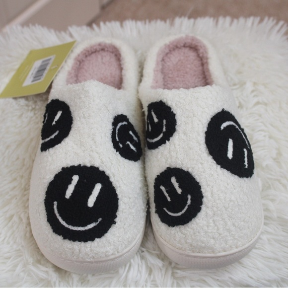 Slipeer - Smile Face Pattern Winter Slippers: Size 9 Boutique - Picture 6 of 8